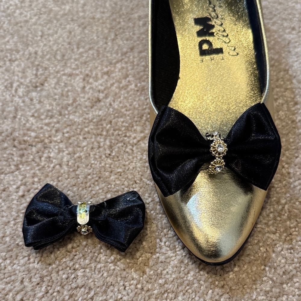 JM Collection Metallic Gold Heels - Picture 6 of 6